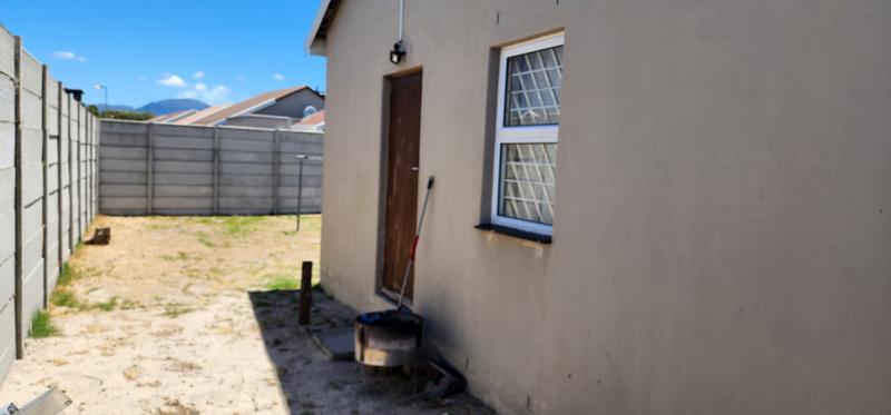 2 Bedroom Property for Sale in Pelikan Park Western Cape